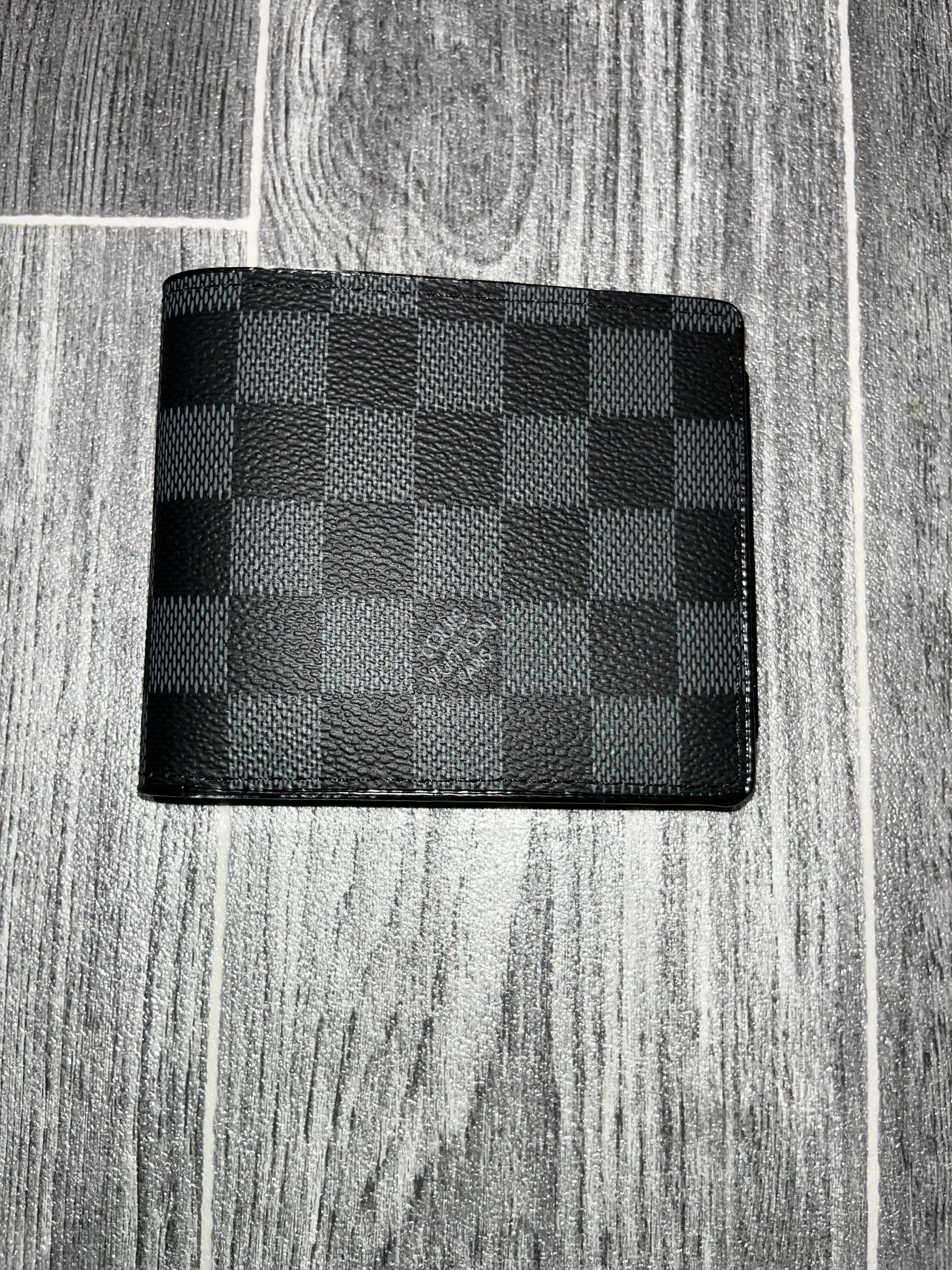 Mens LV Wallet Black Checkered